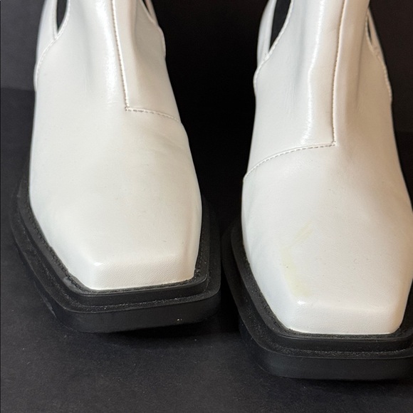 White and Black Western Boots - Picture 12 of 12